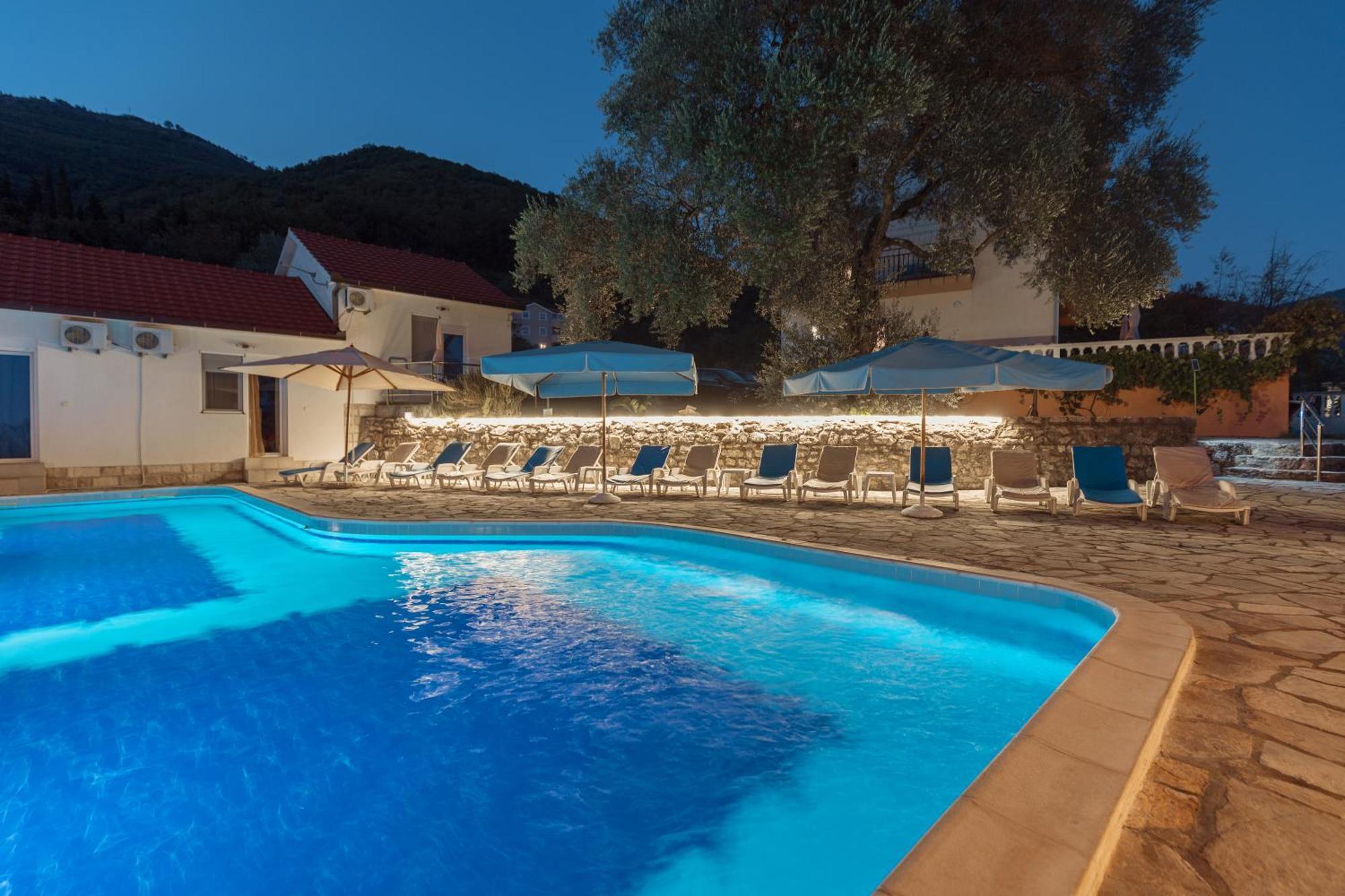 Villa Mia Apartments Bijela Esterno foto