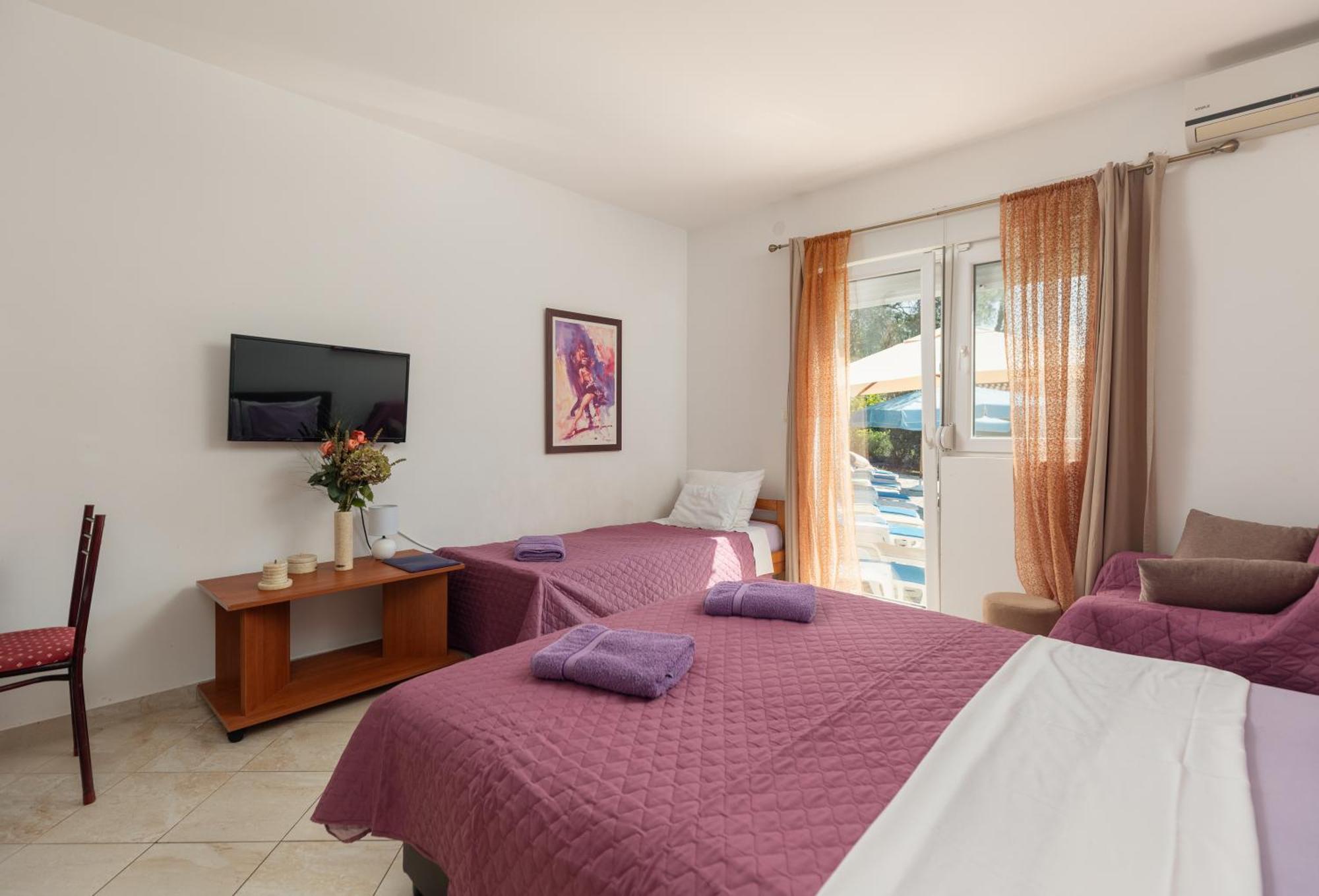 Villa Mia Apartments Bijela Esterno foto