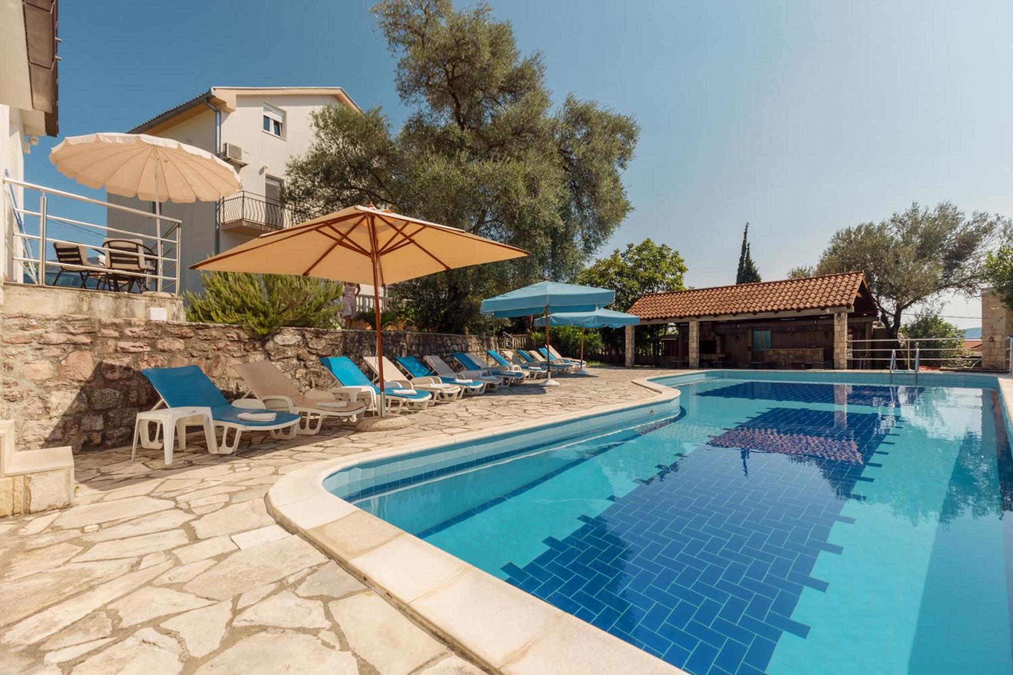 Villa Mia Apartments Bijela Esterno foto