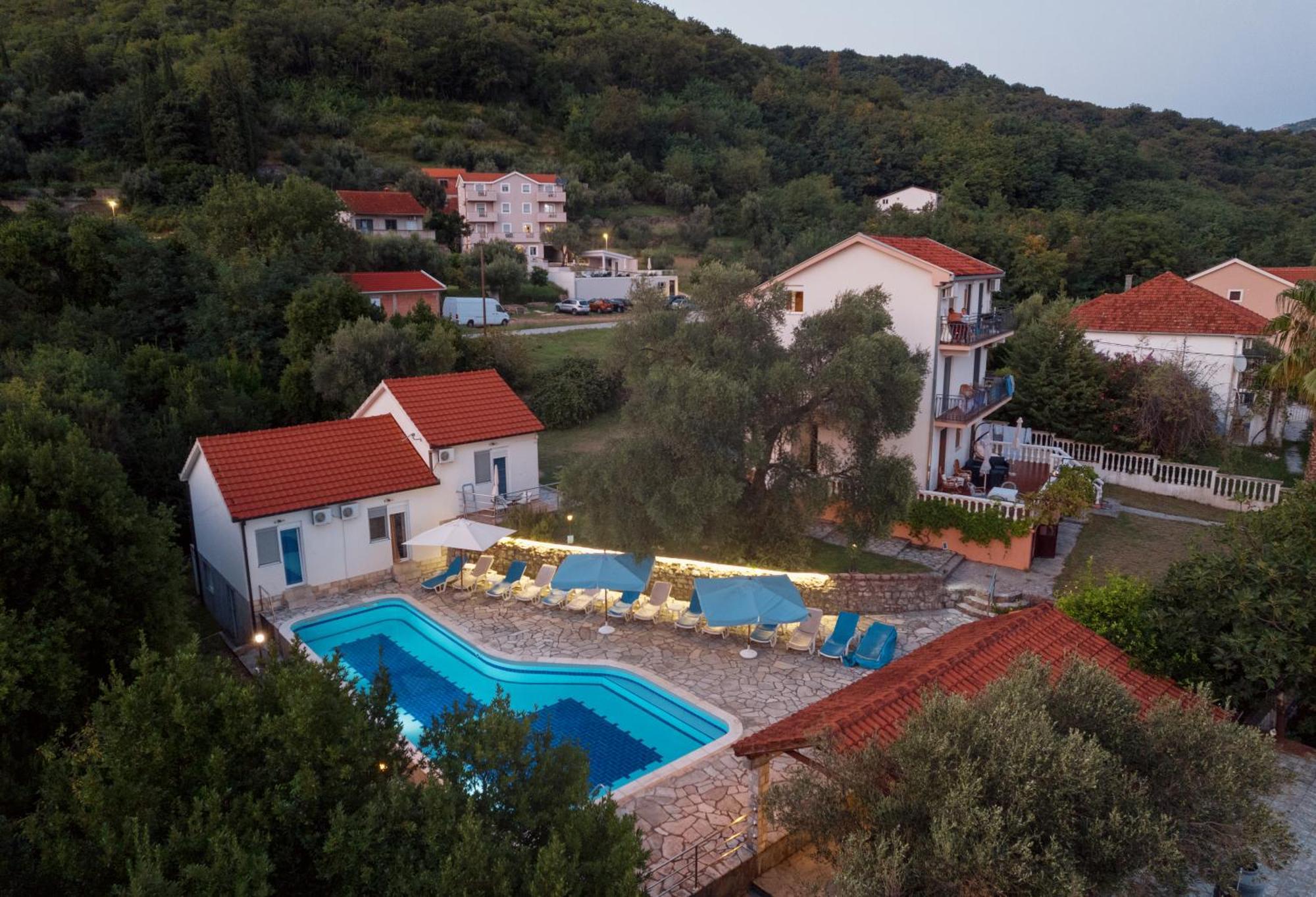 Villa Mia Apartments Bijela Esterno foto