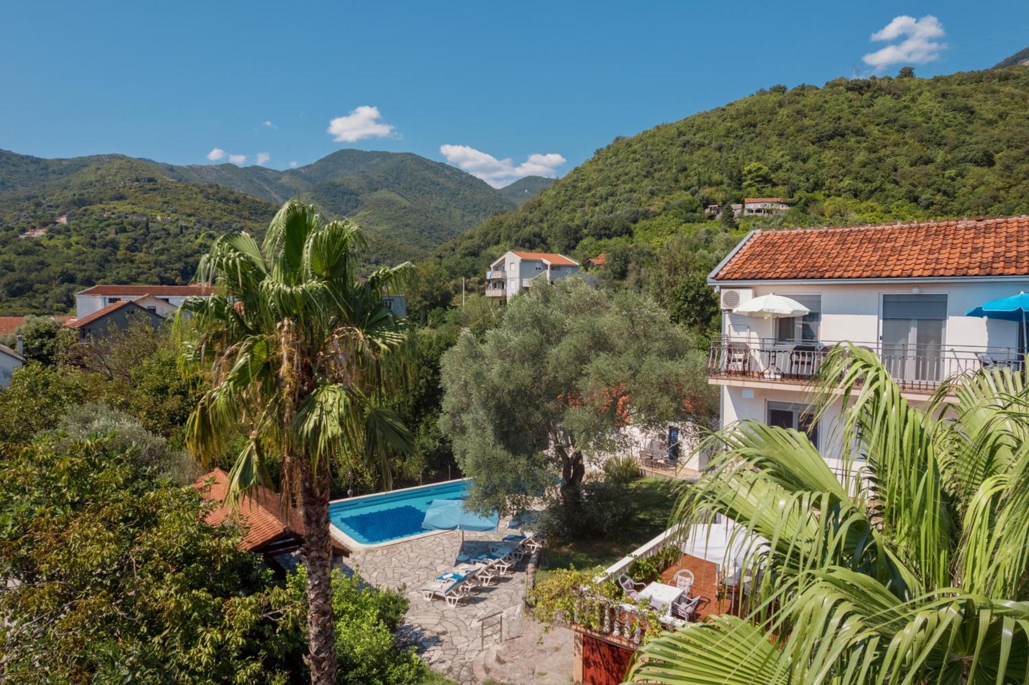 Villa Mia Apartments Bijela Esterno foto